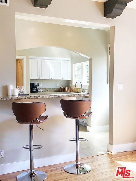 2628 N Beachwood Drive - Photo 16
