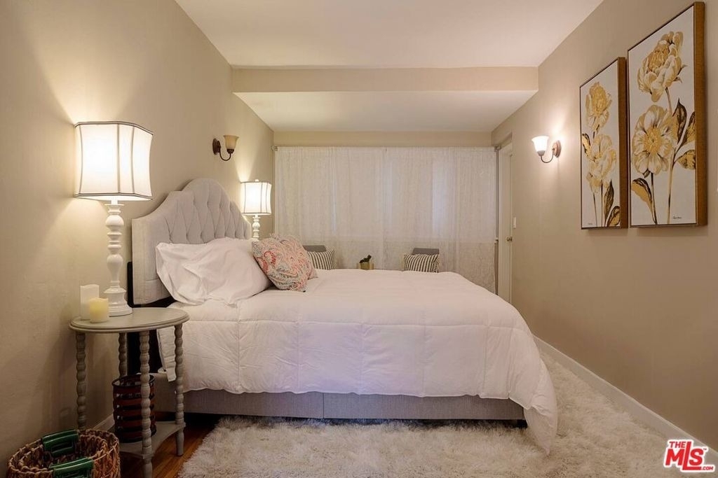 2628 N Beachwood Drive - Photo 24