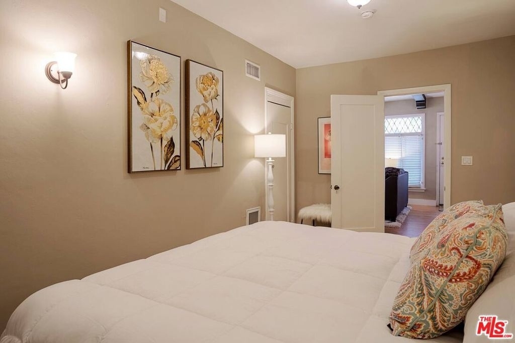 2628 N Beachwood Drive - Photo 25