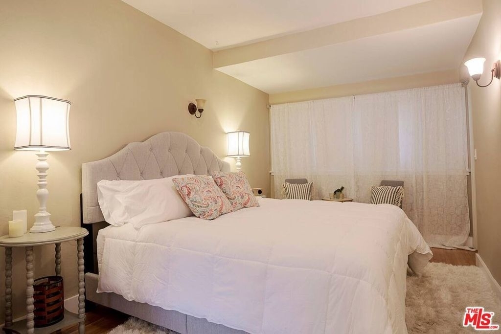 2628 N Beachwood Drive - Photo 22