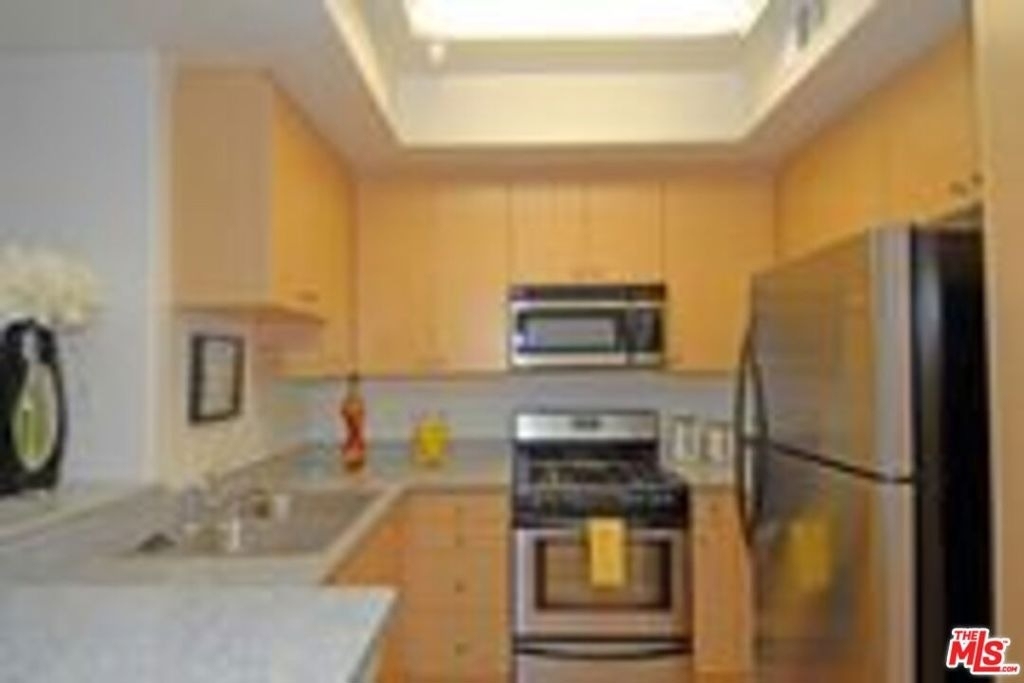 15357 Magnolia Boulevard - Photo 4