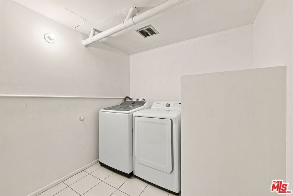3500 W Manchester Boulevard - Photo 20
