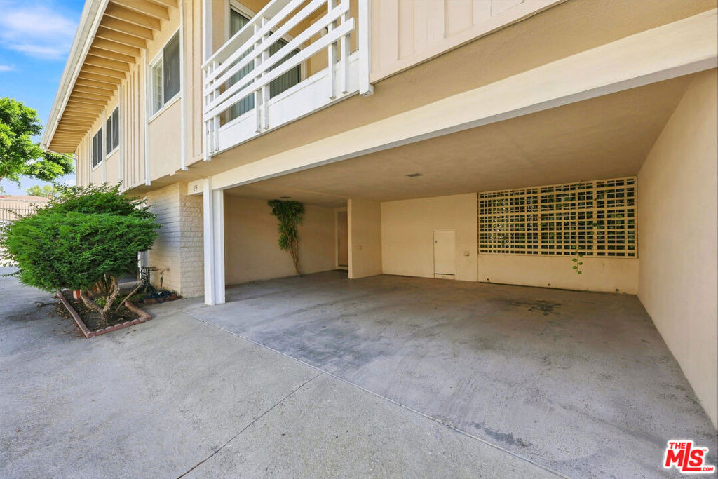 3500 W Manchester Boulevard - Photo 1