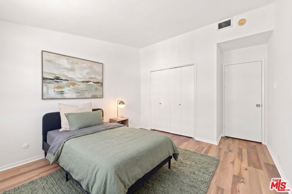 3500 W Manchester Boulevard - Photo 18