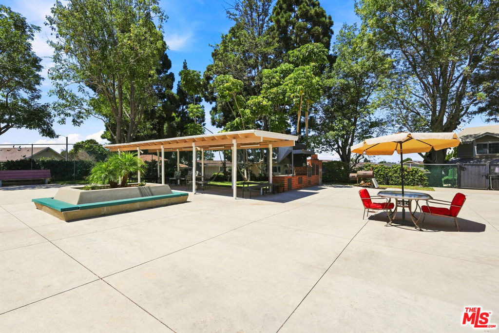 3500 W Manchester Boulevard - Photo 23