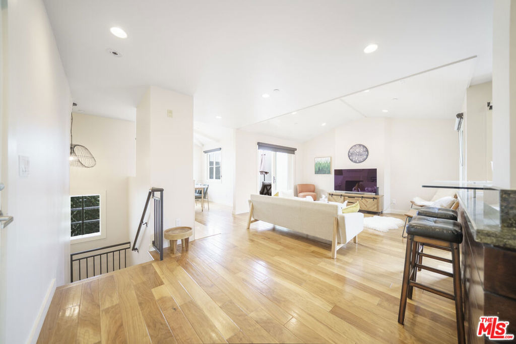 642 Hermosa Avenue - Photo 0