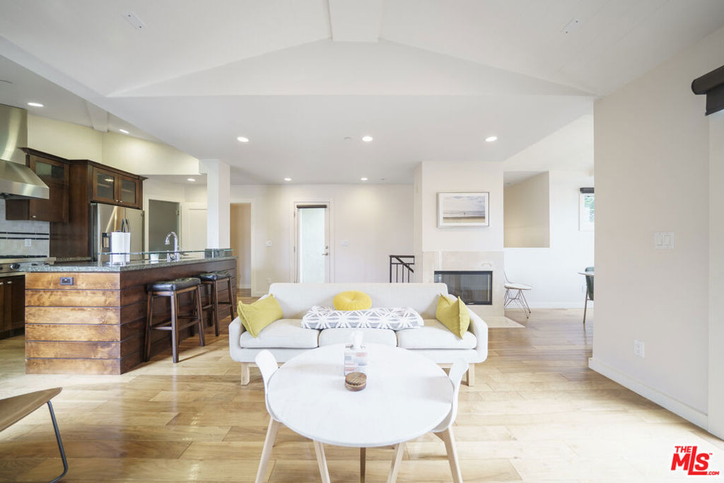 642 Hermosa Avenue - Photo 2