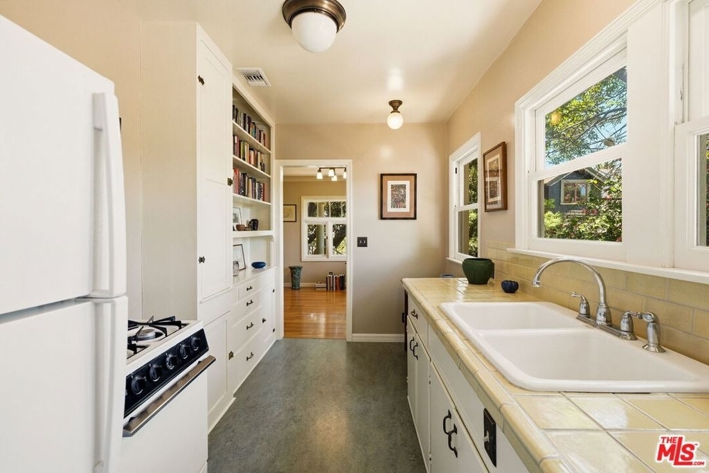 1336 Edgecliffe Drive - Photo 7