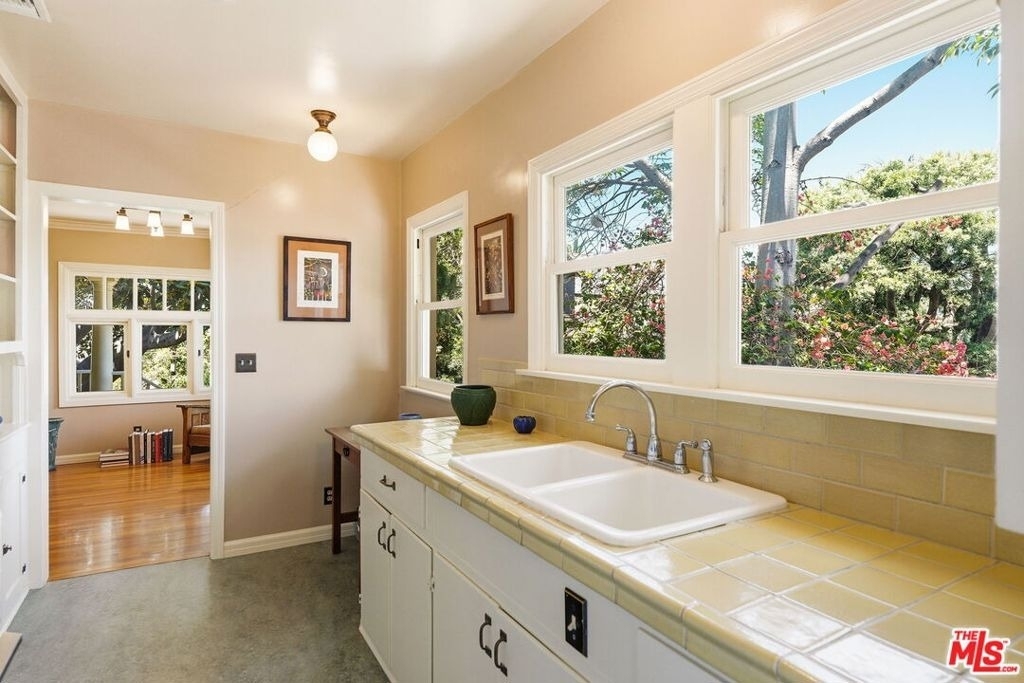 1336 Edgecliffe Drive - Photo 8