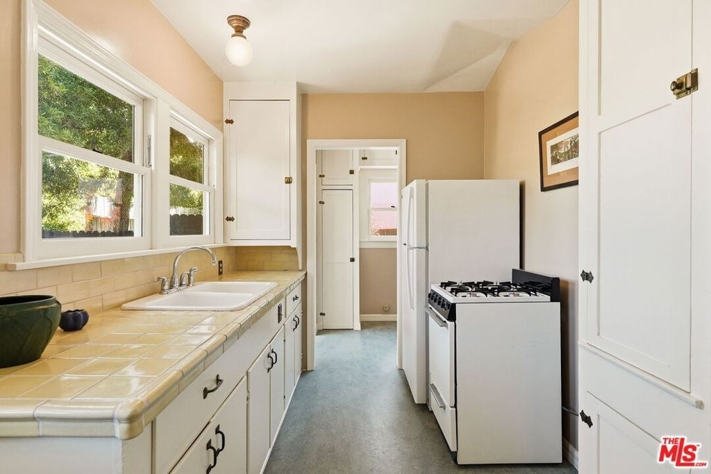 1336 Edgecliffe Drive - Photo 9