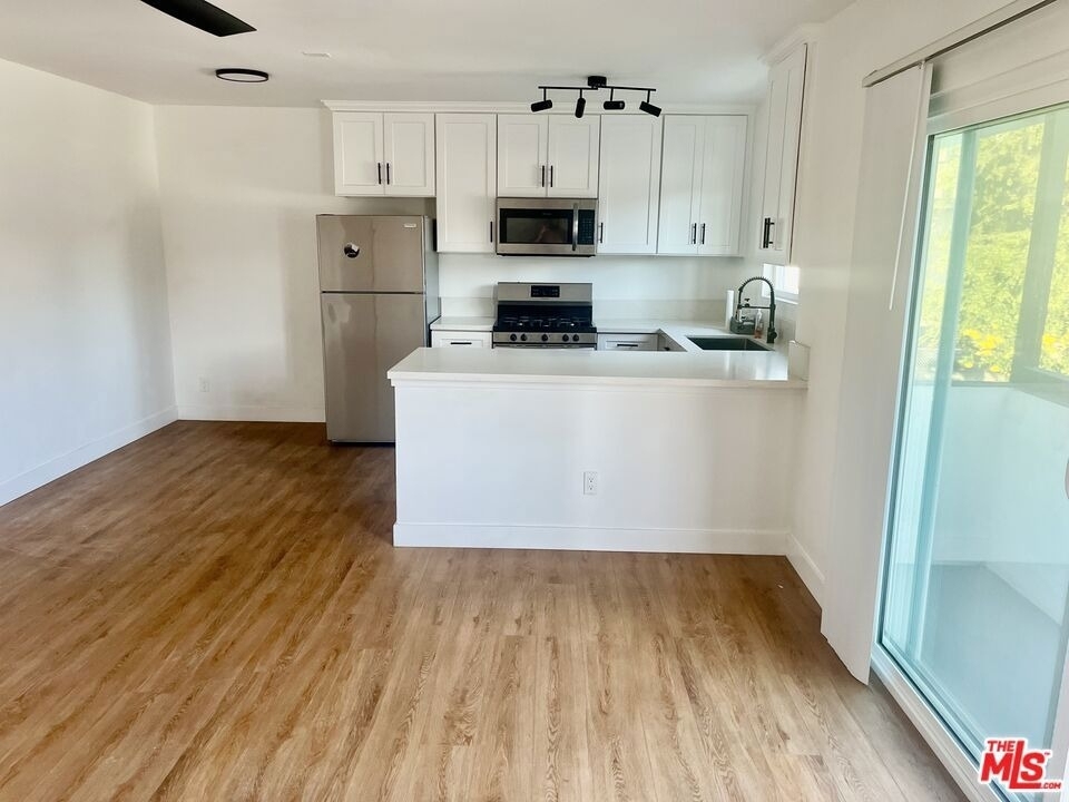 3824 Keystone Avenue - Photo 3