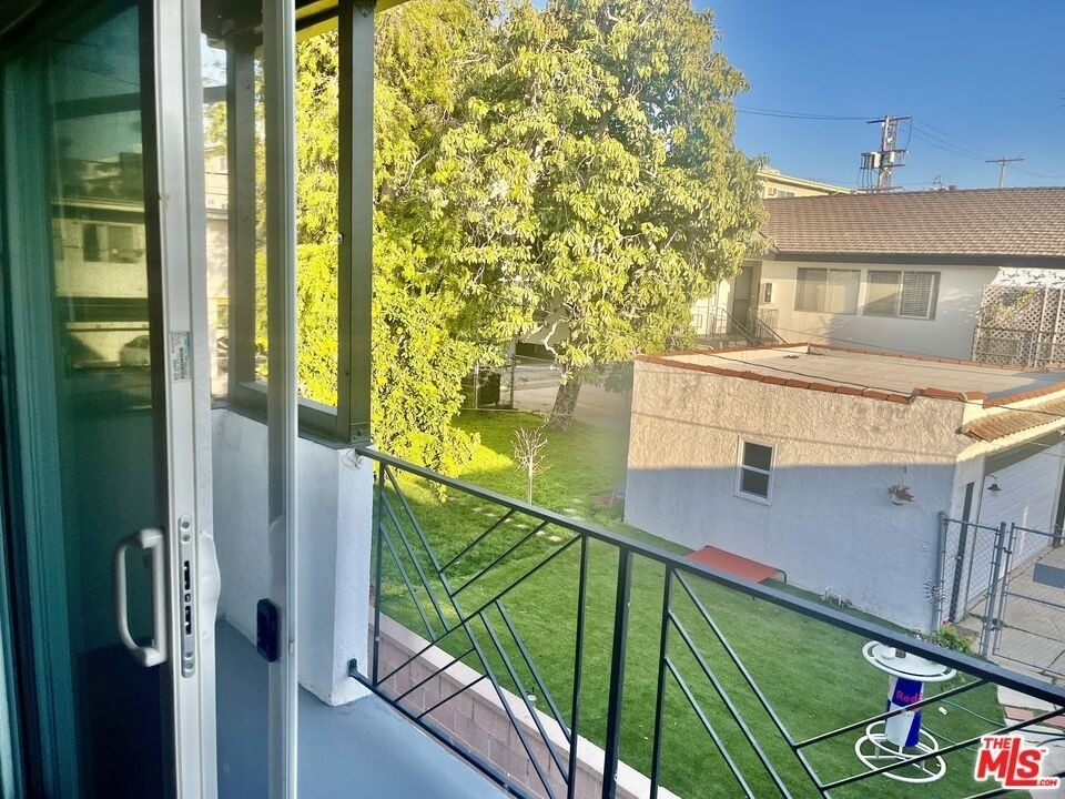 3824 Keystone Avenue - Photo 4