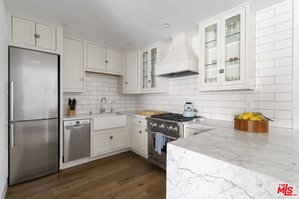 1929 Tamarind Avenue - Photo 4
