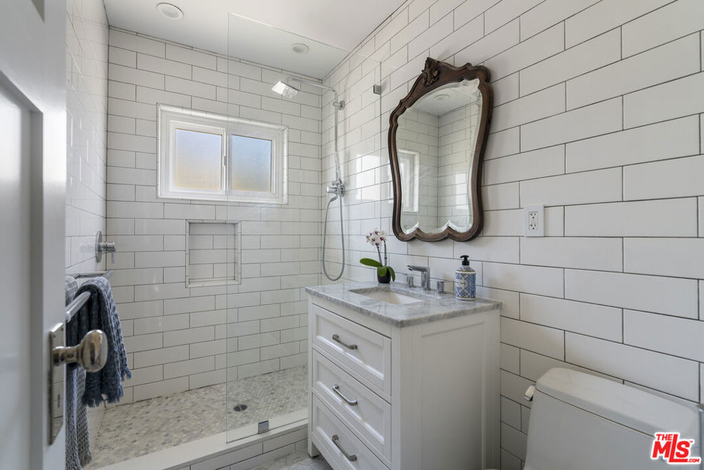 1929 Tamarind Avenue - Photo 13
