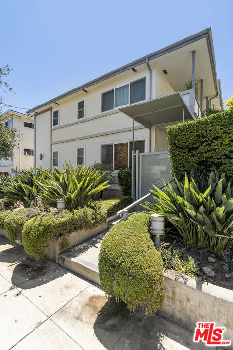 1929 Tamarind Avenue - Photo 16