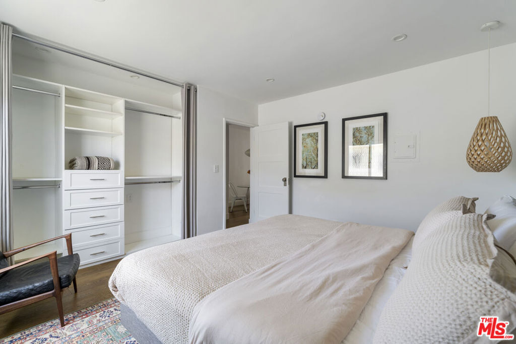 1929 Tamarind Avenue - Photo 10