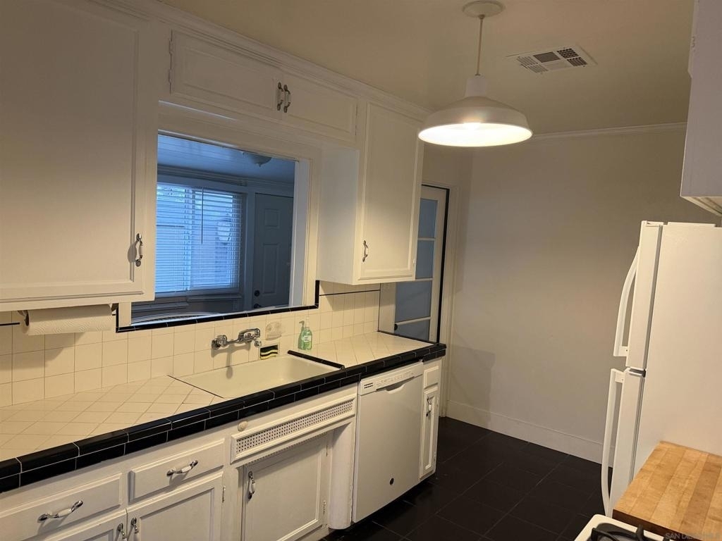 125 Lindell Avenue - Photo 3