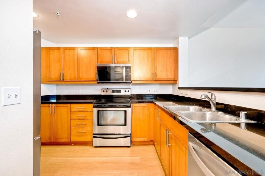 253 10th Ave - Photo 10
