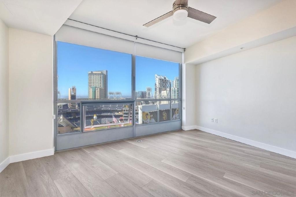 253 10th Ave - Photo 4