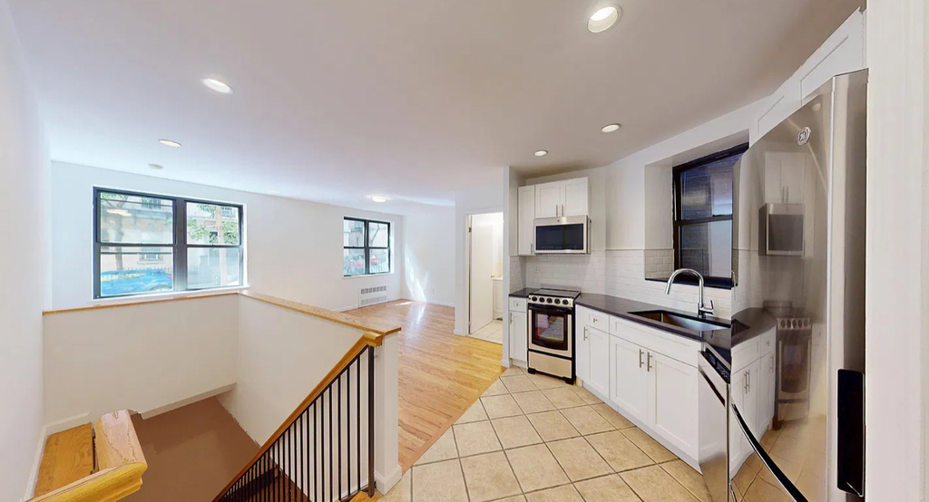 East 65th Street - Photo 3