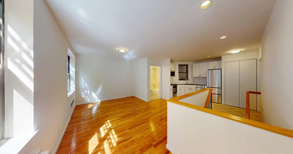 East 65th Street - Photo 5