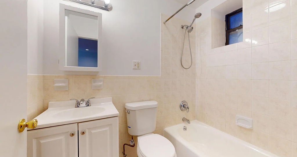 East 65th Street - Photo 10