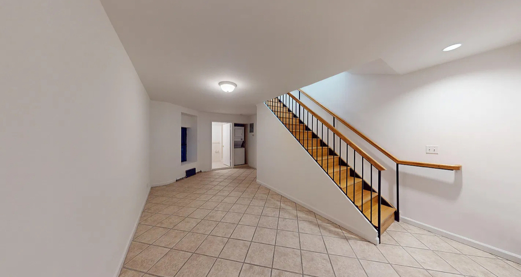 East 65th Street - Photo 8