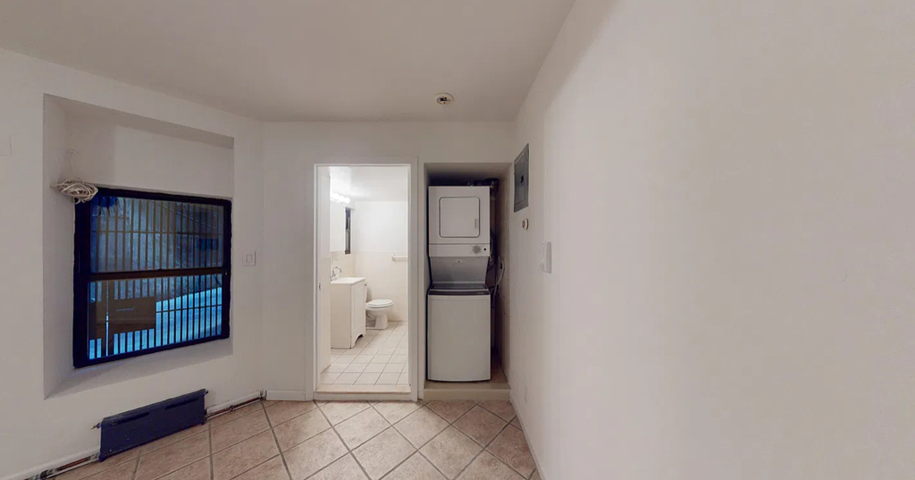 East 65th Street - Photo 9