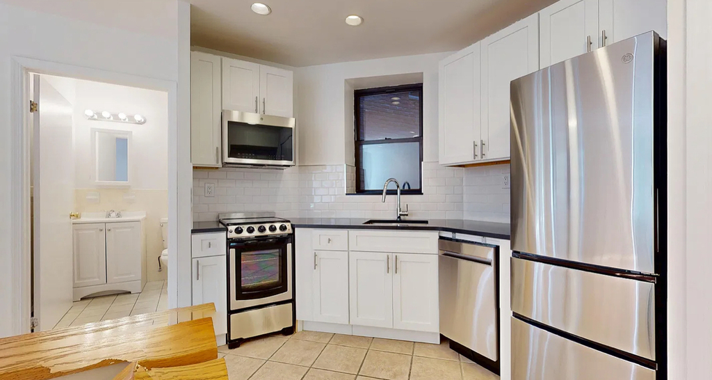 East 65th Street - Photo 6