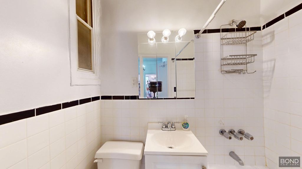 East 85th Street - Photo 9