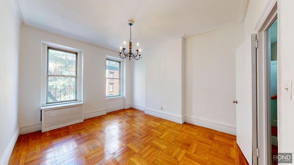 East 85th Street - Photo 5