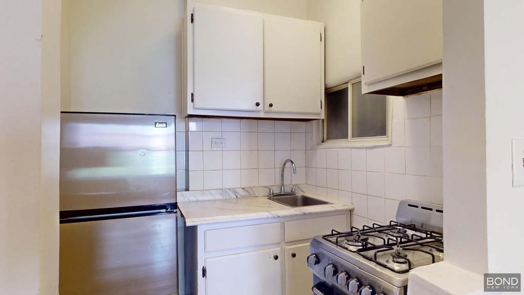 East 85th Street - Photo 3