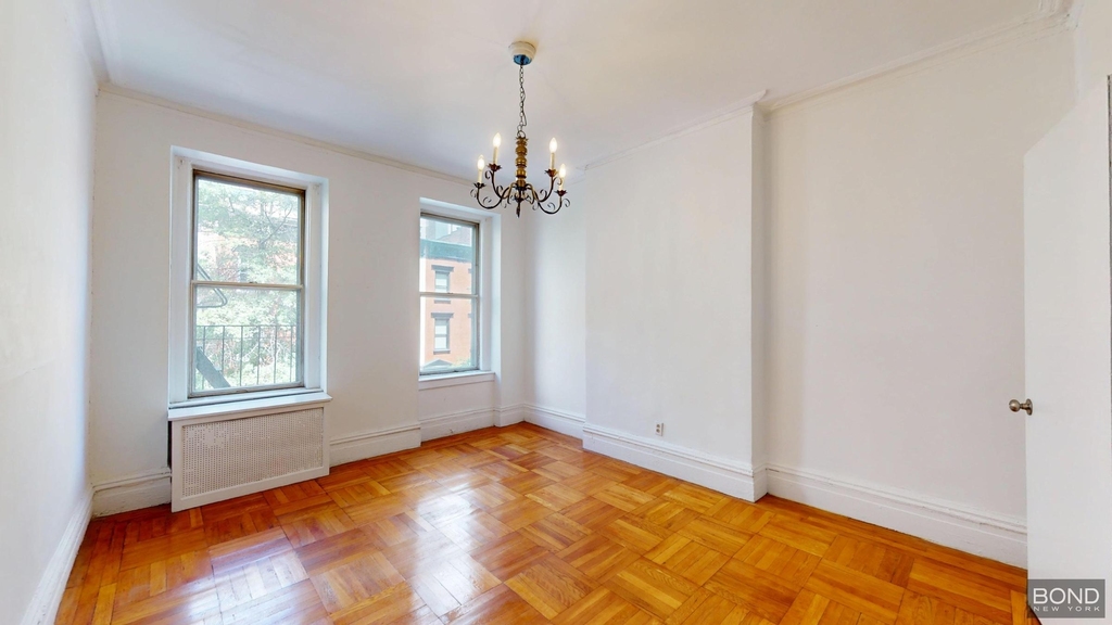 East 85th Street - Photo 6