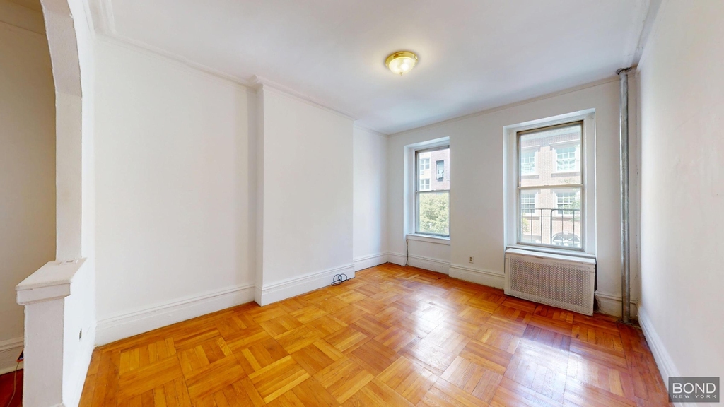 East 85th Street - Photo 4