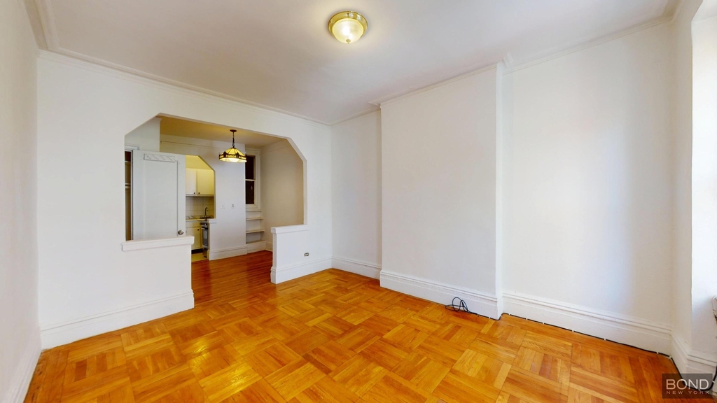 East 85th Street - Photo 2