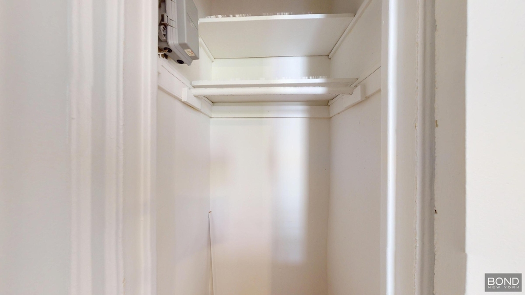 East 85th Street - Photo 8