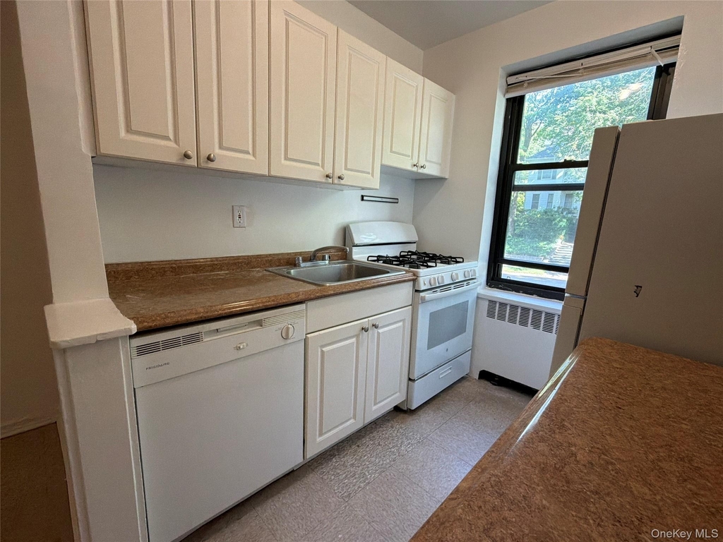 23 Schenck Avenue - Photo 5