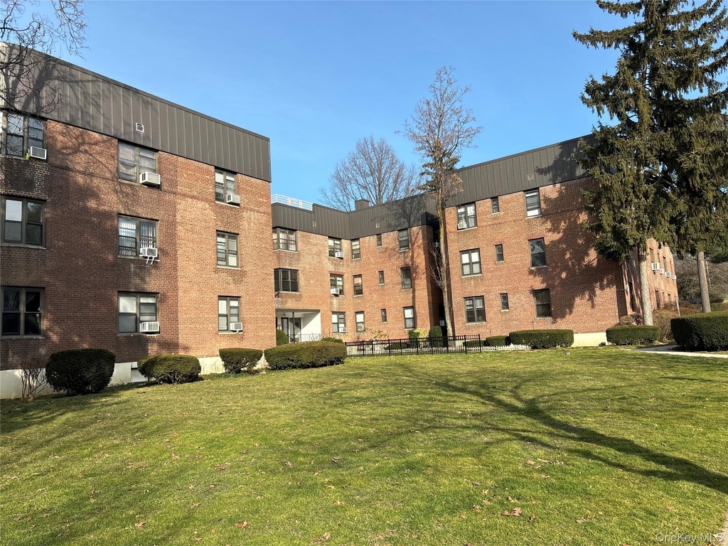 23 Schenck Avenue - Photo 0