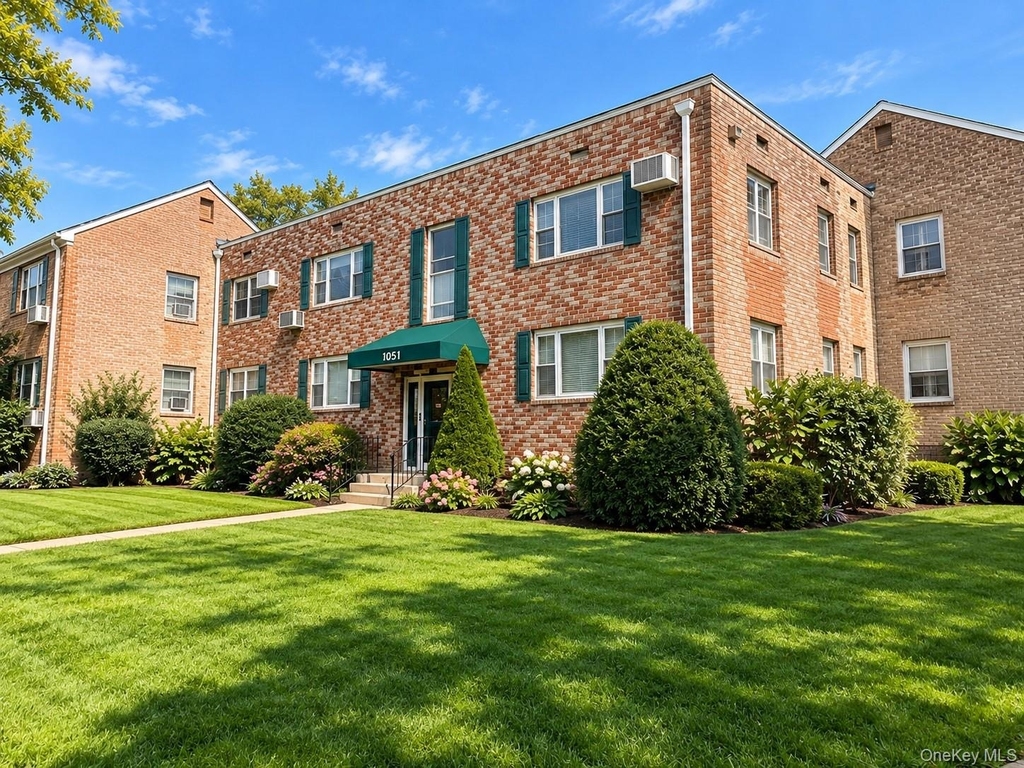 1051 Fenwood - Photo 0