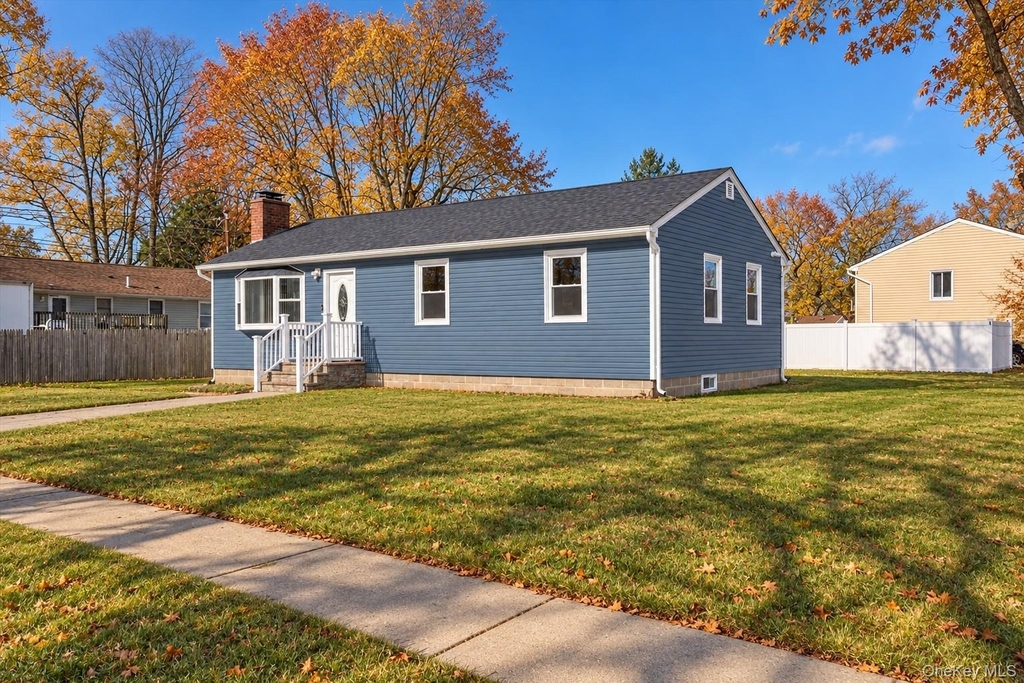 93 Garfield Boulevard - Photo 0