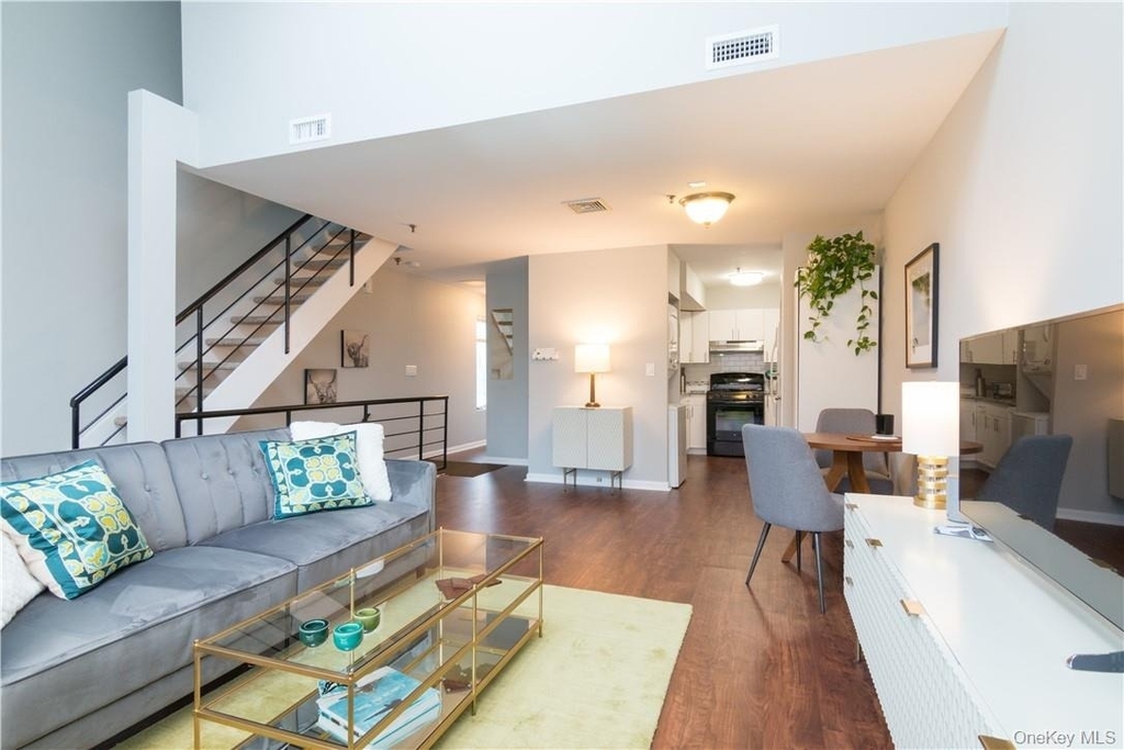 100 Chatterton Avenue - Photo 0
