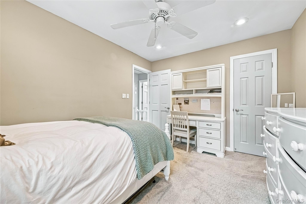 4 Bartlett Commons - Photo 20