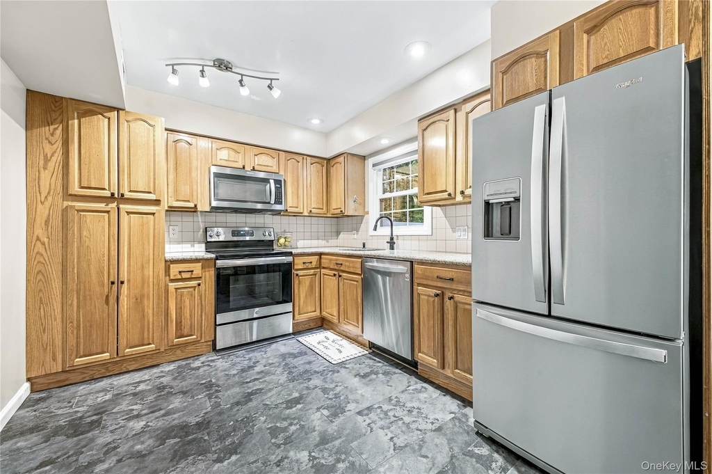 4 Bartlett Commons - Photo 6