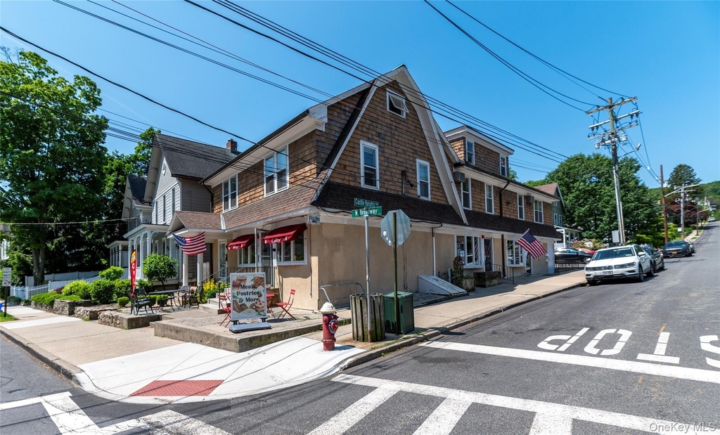 326 N Broadway - Photo 2