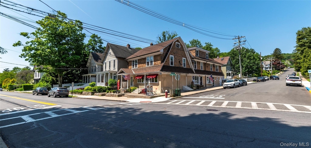 326 N Broadway - Photo 1