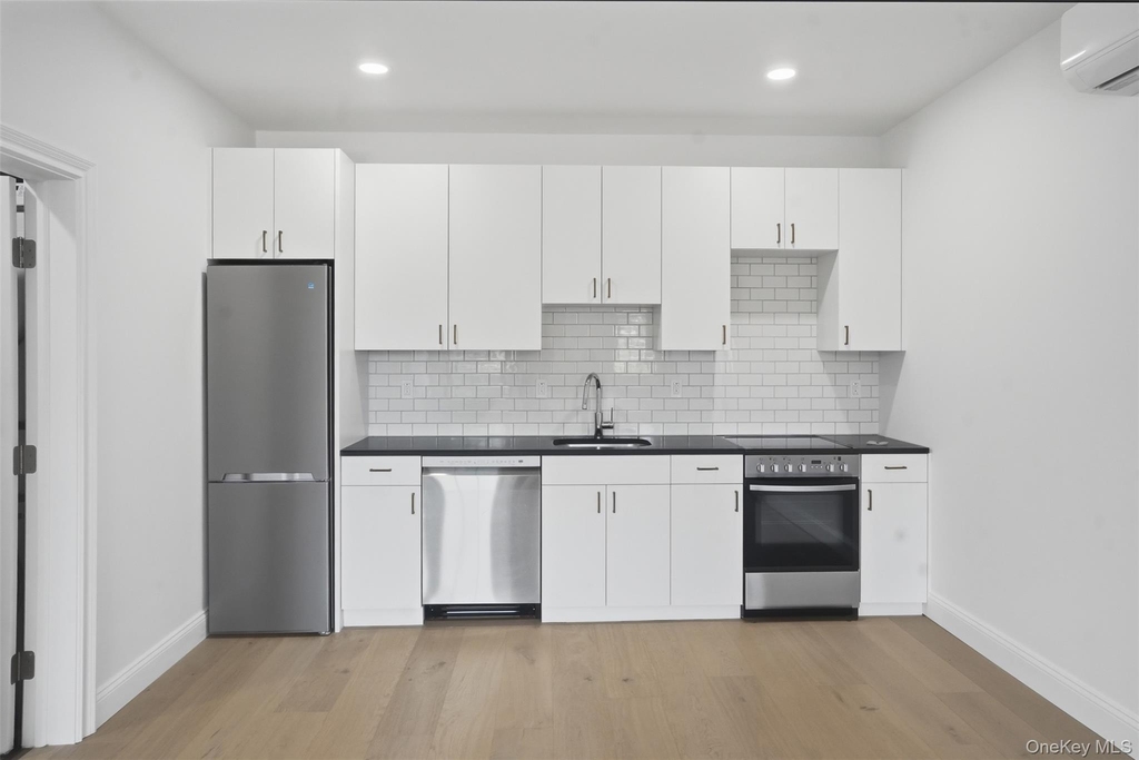 207 Main Street - Photo 8