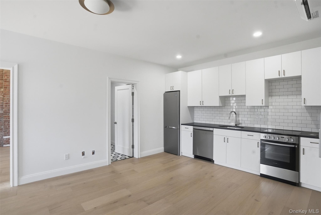 207 Main Street - Photo 6