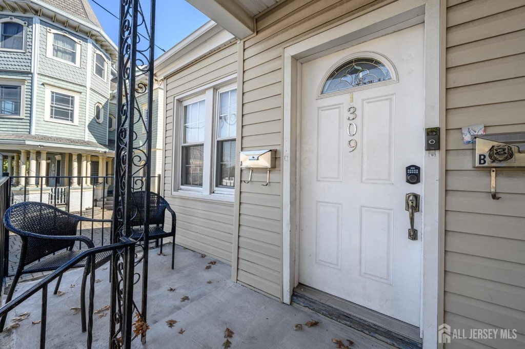309 Augusta Street - Photo 2