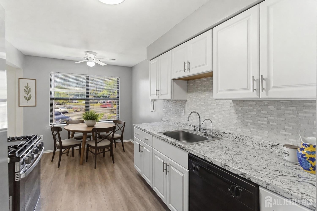 324 Sharon Garden Court - Photo 6