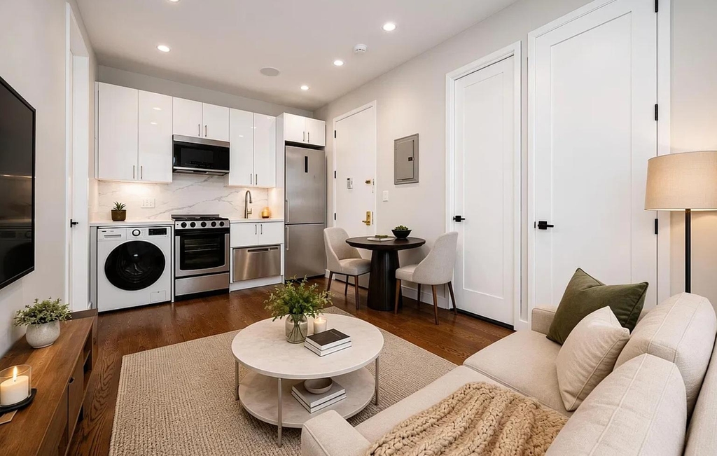 216 Thompson Street - Photo 0